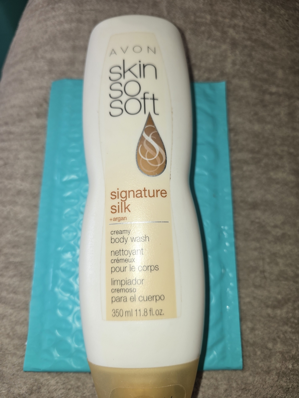 Avon Skin So Soft Signature Silk Creamy Body Wash - White & Gold